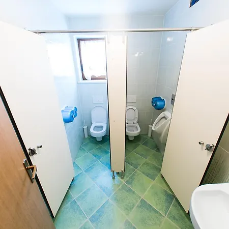 Hostel Hisa Na Travniku Dob