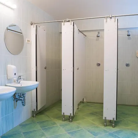 Hisa Na Travniku Dob