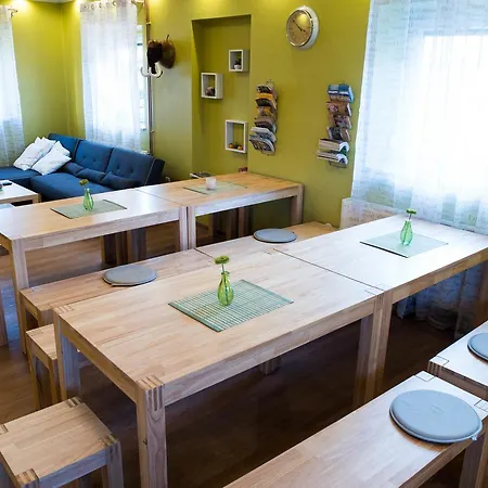 Hisa Na Travniku Hostel